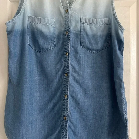 Chico’s white & blue ombré sleeveless top. Pockets. EUC! Size 2/L - Picture 3 of 6